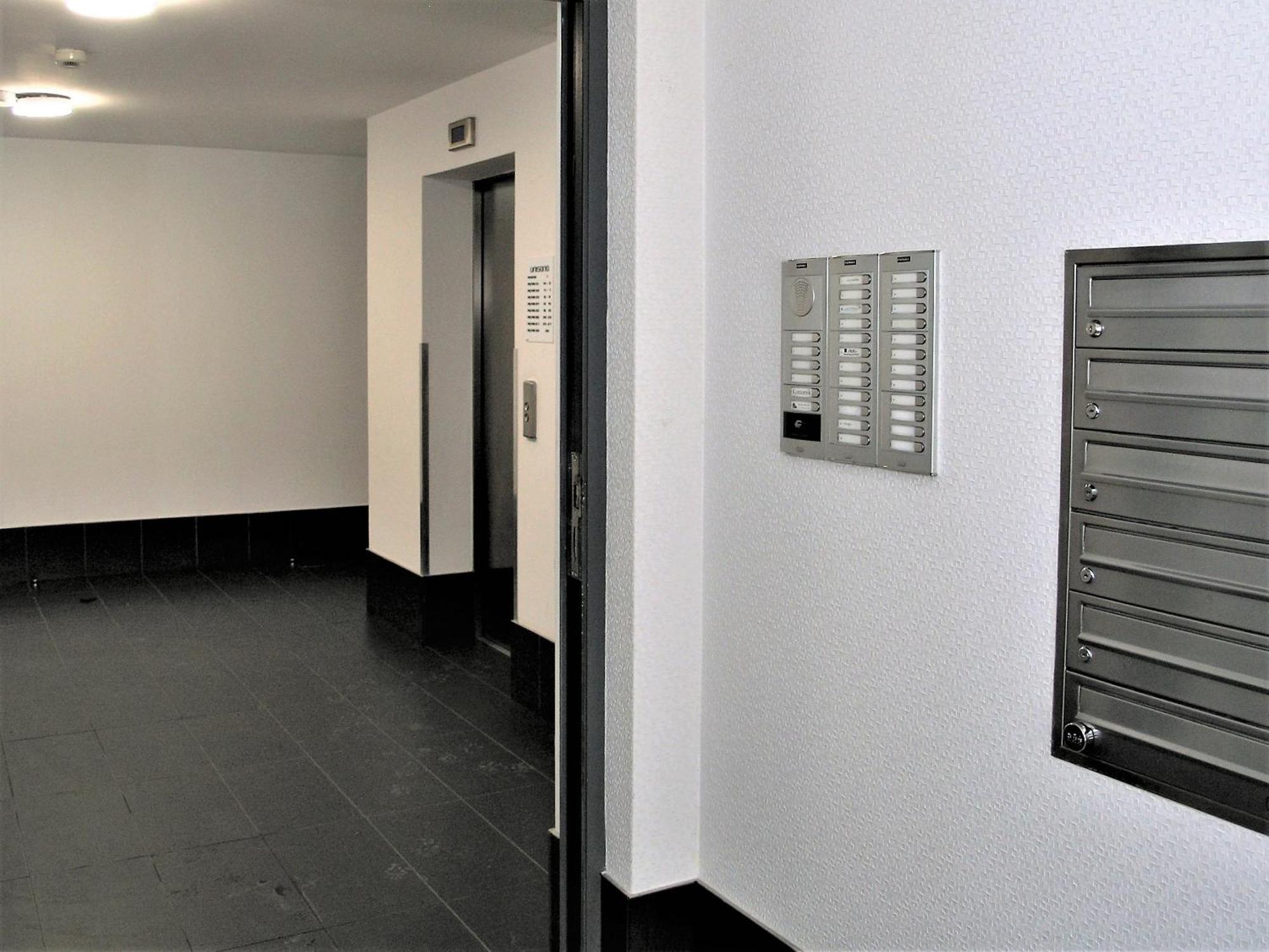Apartament Metro Dzialdowska - Silent And Spacious